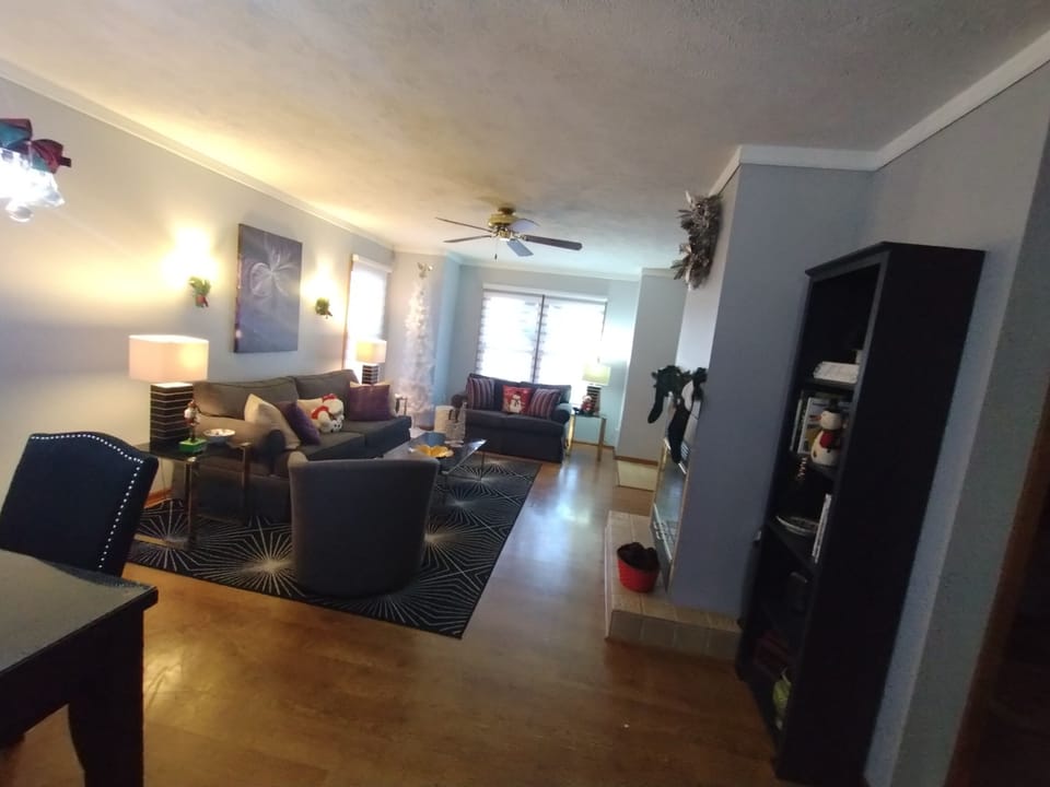  SPECIAL-01/01 TO 03/30, 2024  3 NIGHTS- GET 4TH FREE.
PLUCH QUEEN SOFA BED, TV,