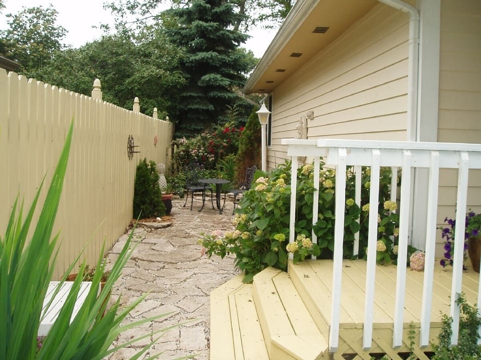 One of the private outdoor sitting areas