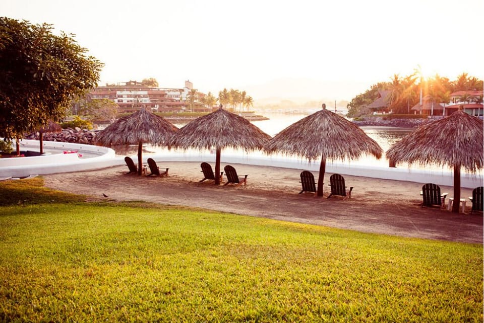 views of the Porto Ixtapa property
