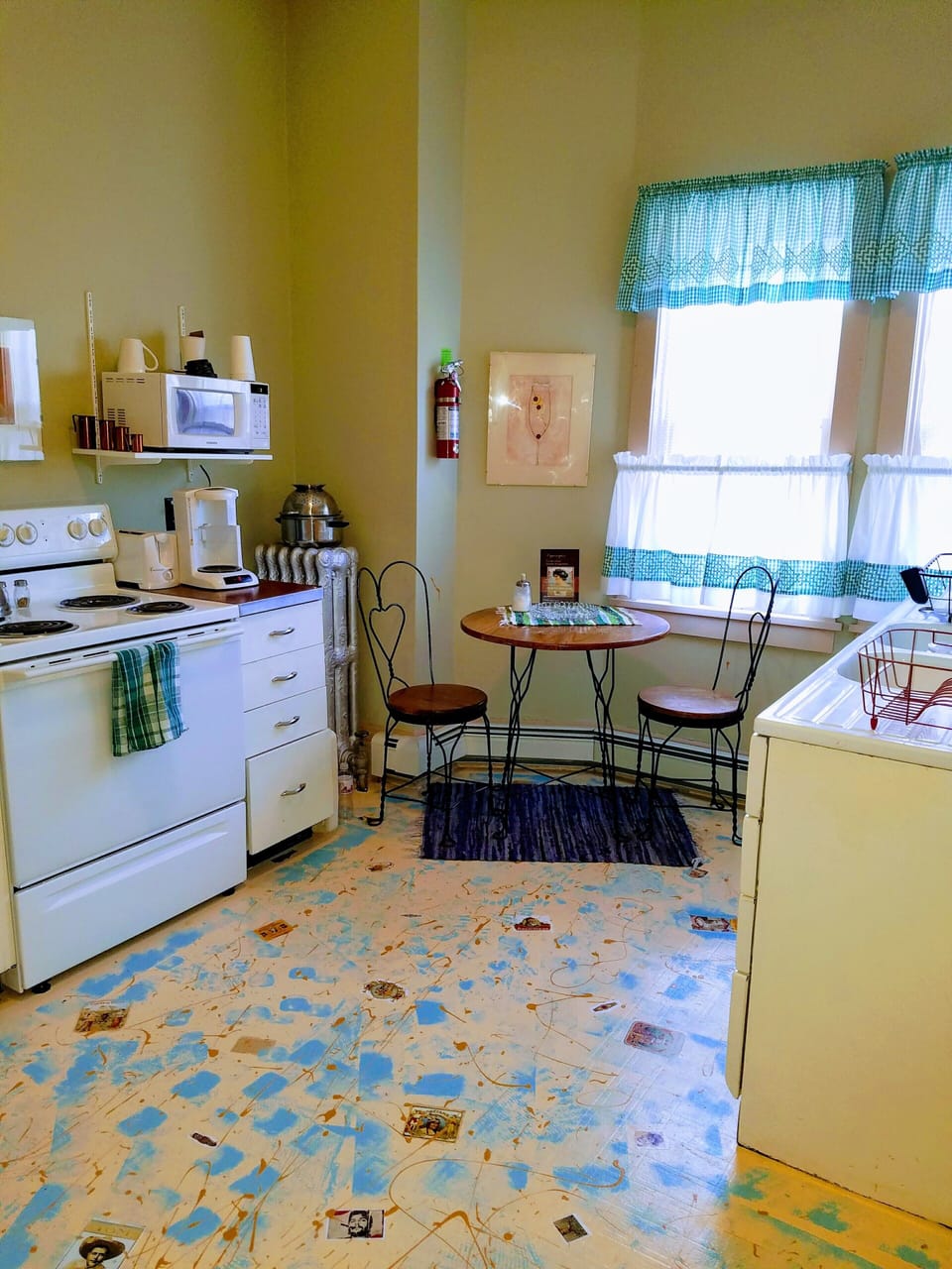 Full kitchen with new Fridge and everything you need for preparing your meals