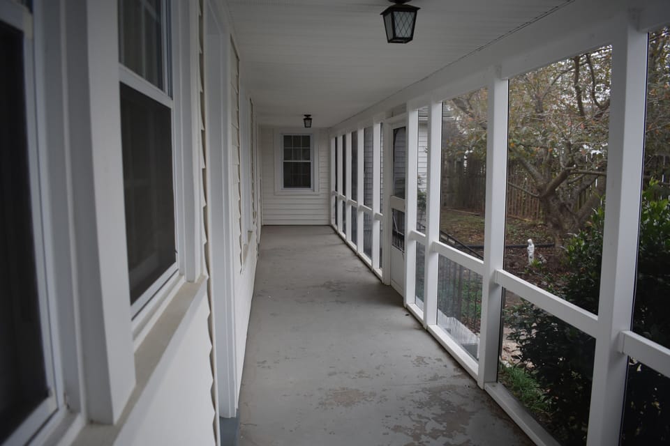 Screened Porch (Chairs not pictured)