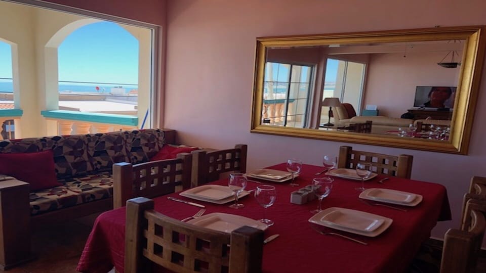 Dinning area upstairs 