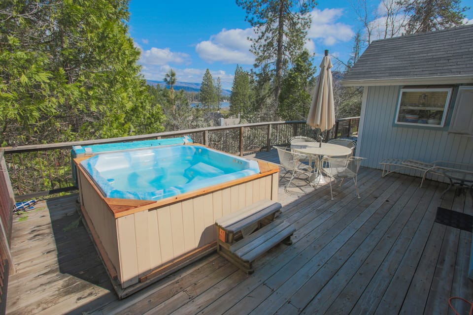Stargaze from the spa or dine on the deck. Guests LOVE soaking under the stars!