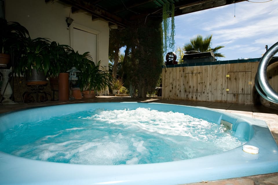 Jacuzzi and bbq area