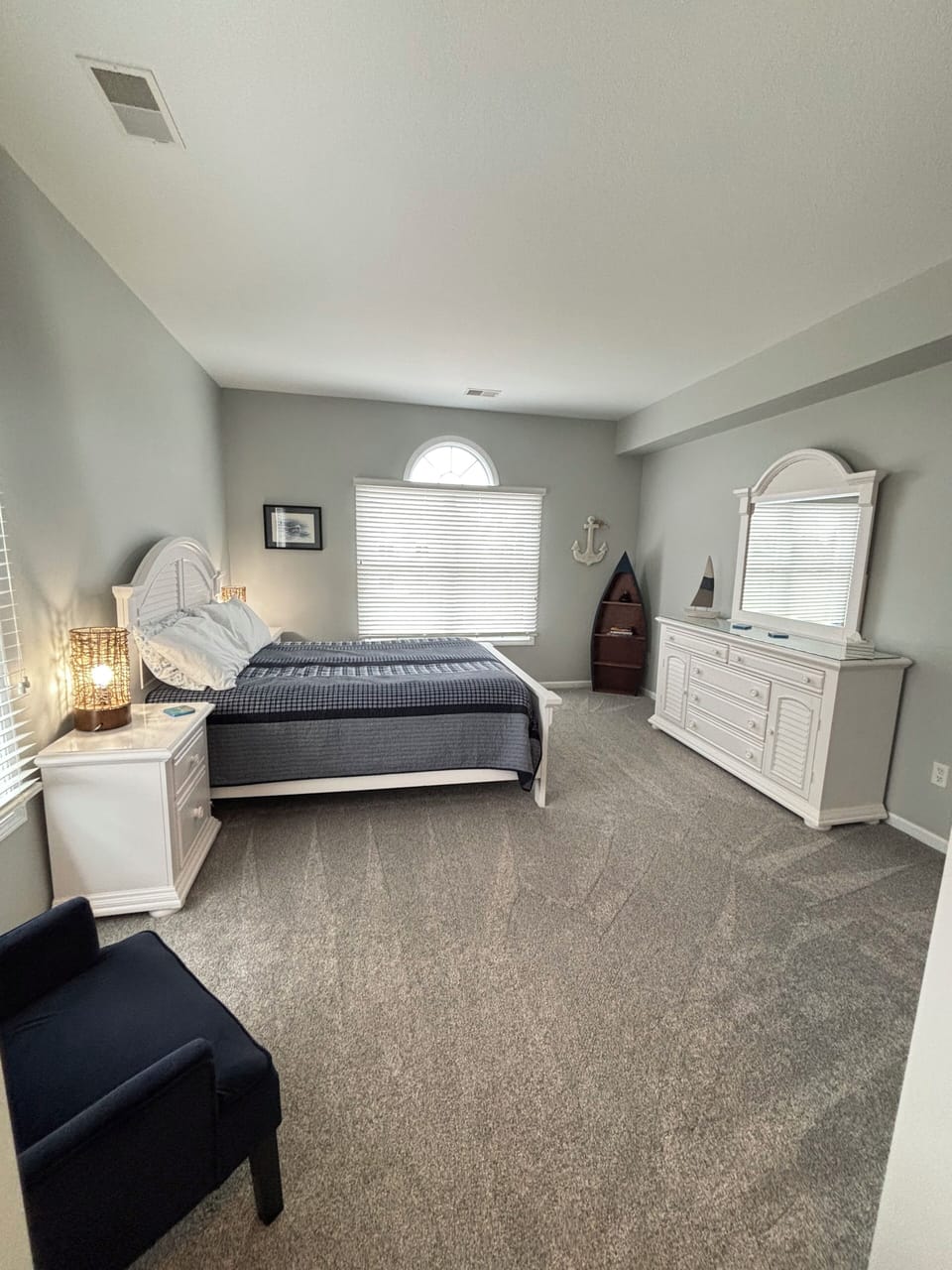 Queen bedroom 
