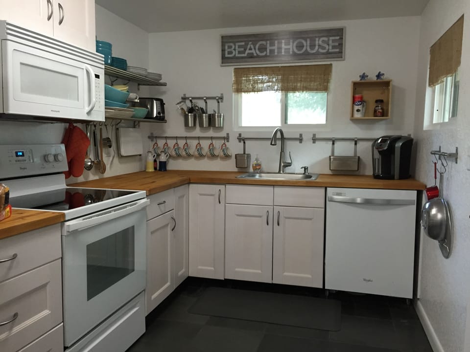 fully equipped and stocked kitchen. 