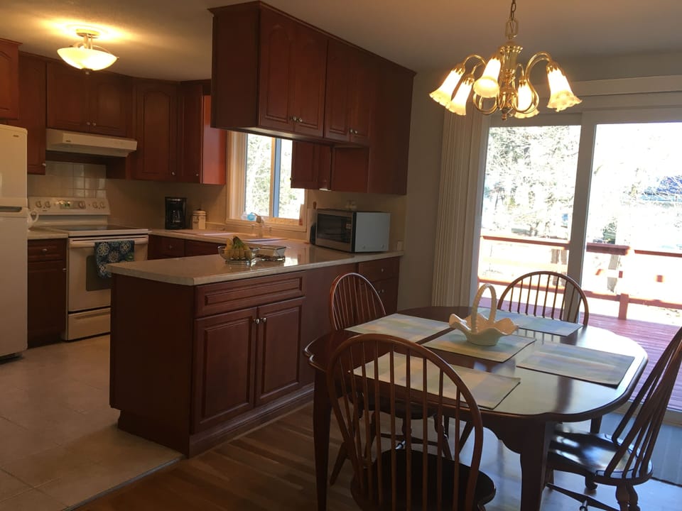 Bright, comfortable roomy dining
