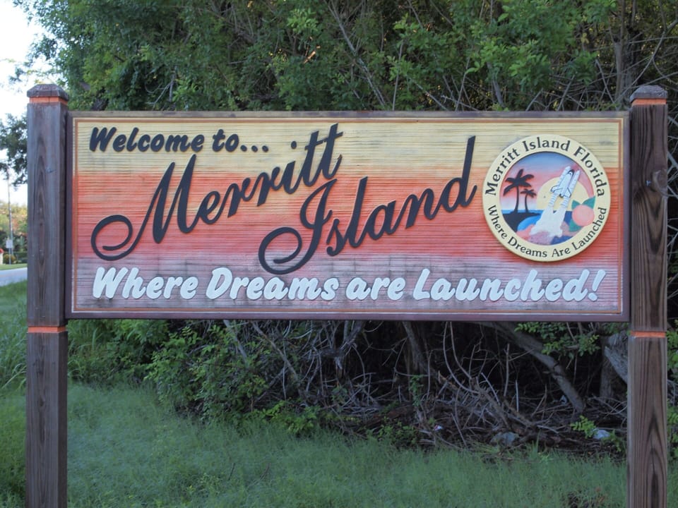 Loblolly is located is only two houses wide at Intracoastal & the Banana River
