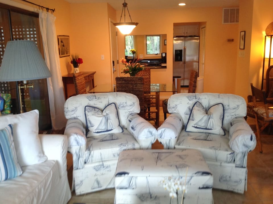 sink in and enjoy watching wild life on the lake or 55" TV