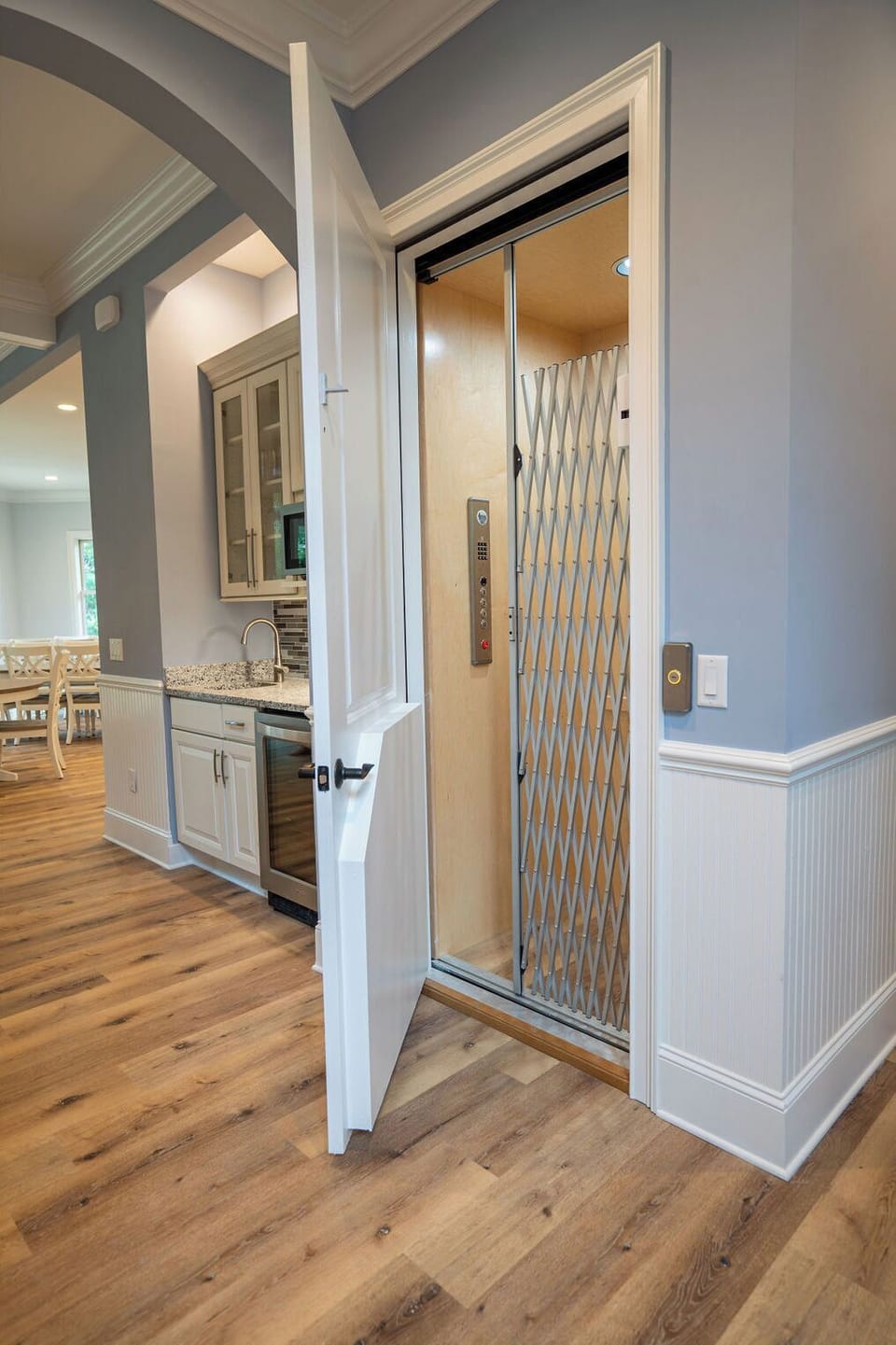 Elevator to all floors.