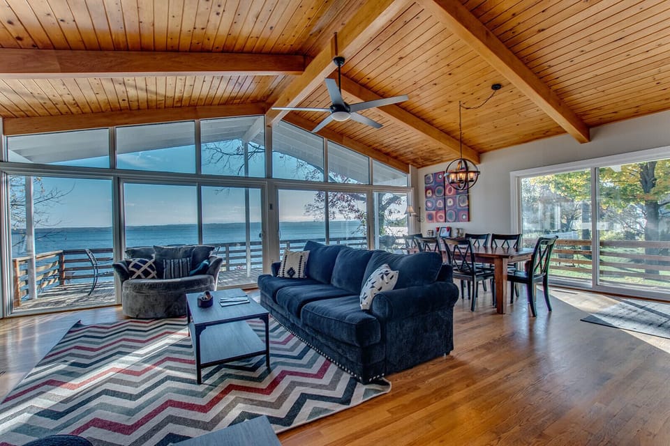 Plenty of seating for groups 