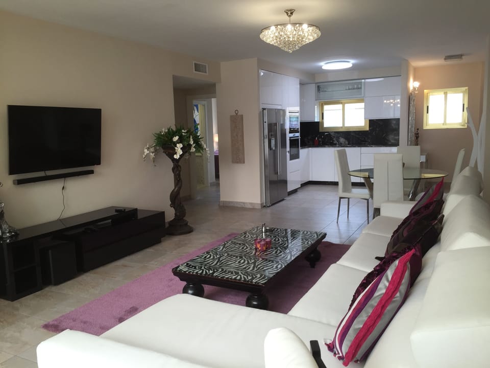 Flat LED TV with surround and all chanels