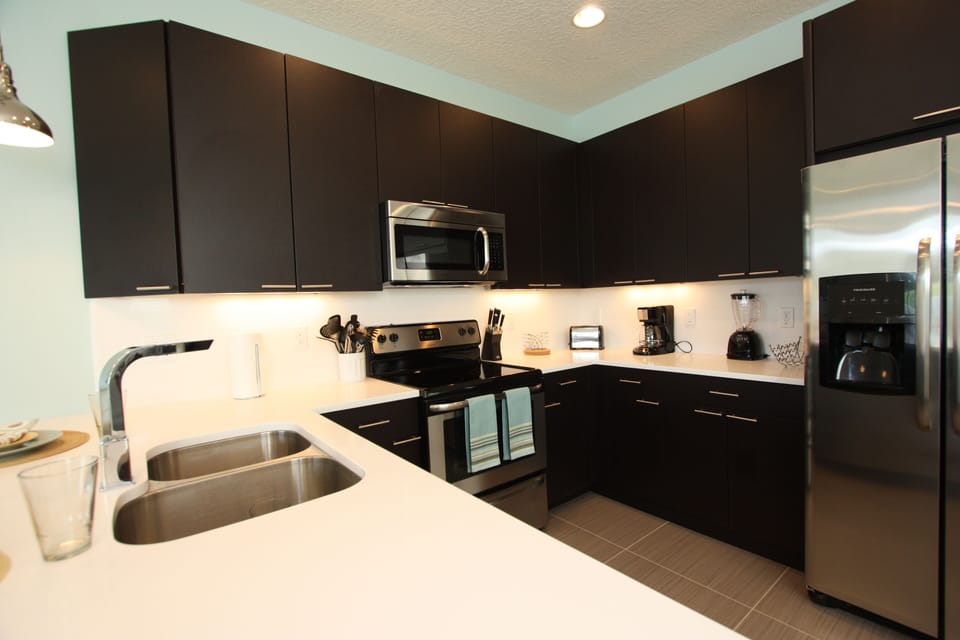 Fully supplied, roomy kitchen