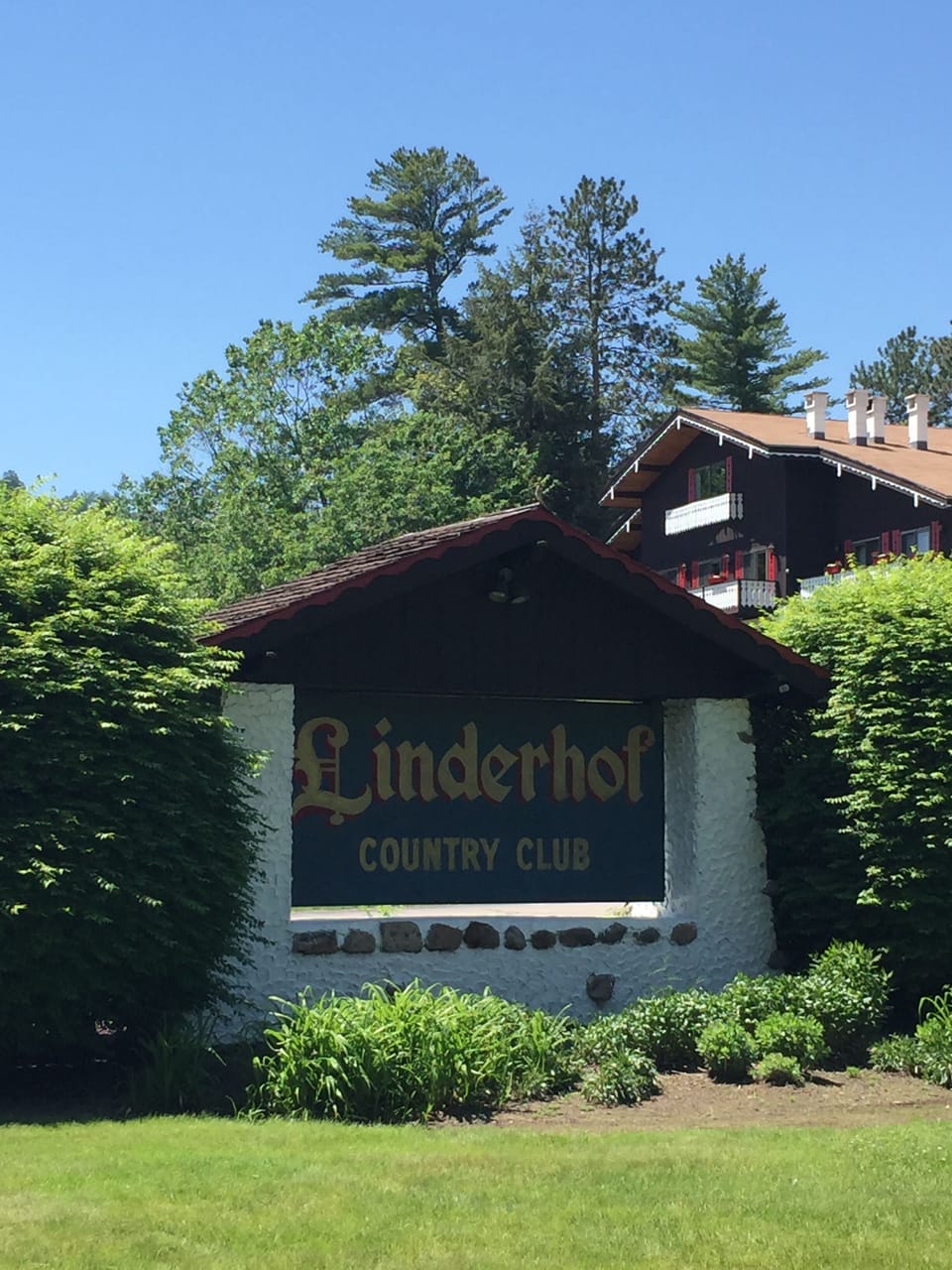 We are on the Linderhof golf course & country club 