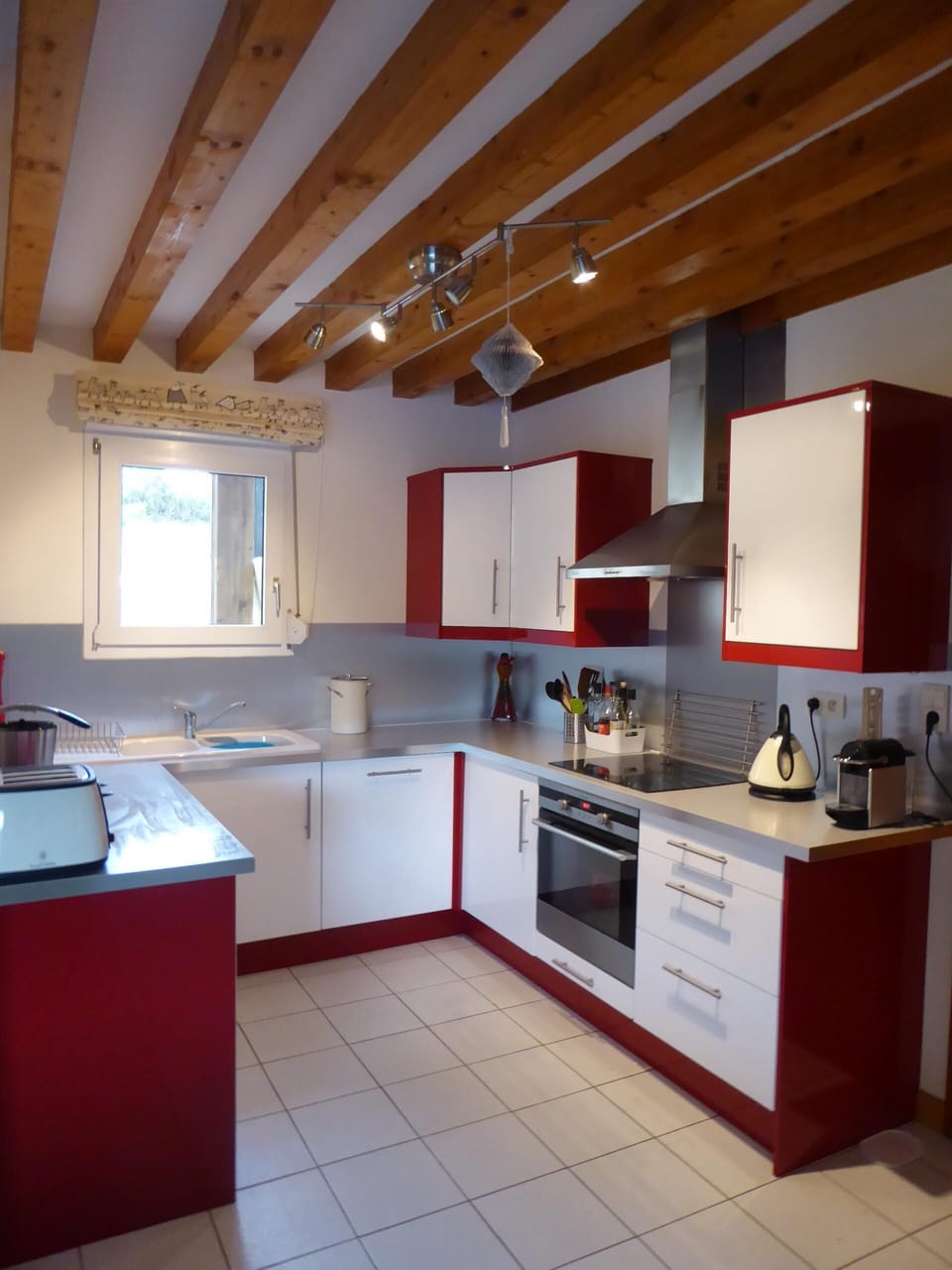 Fully equipped modern kitchen 