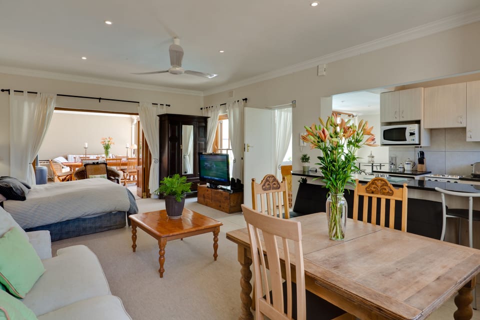 Guest Suite - Lounge