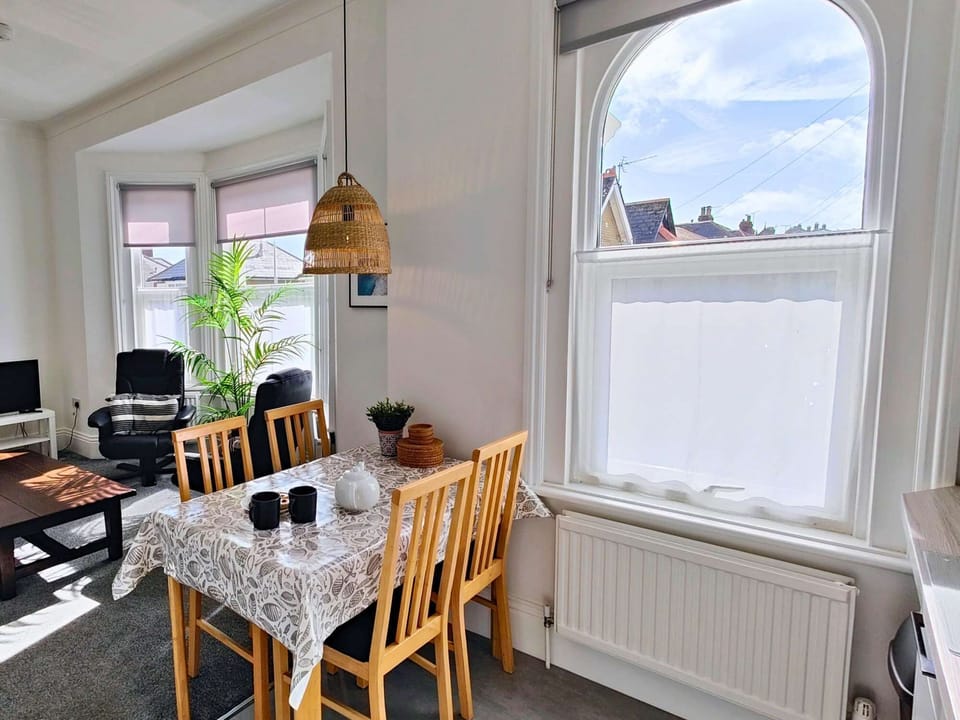 ALEXANDRA APARTMENT DINING AREA 4.