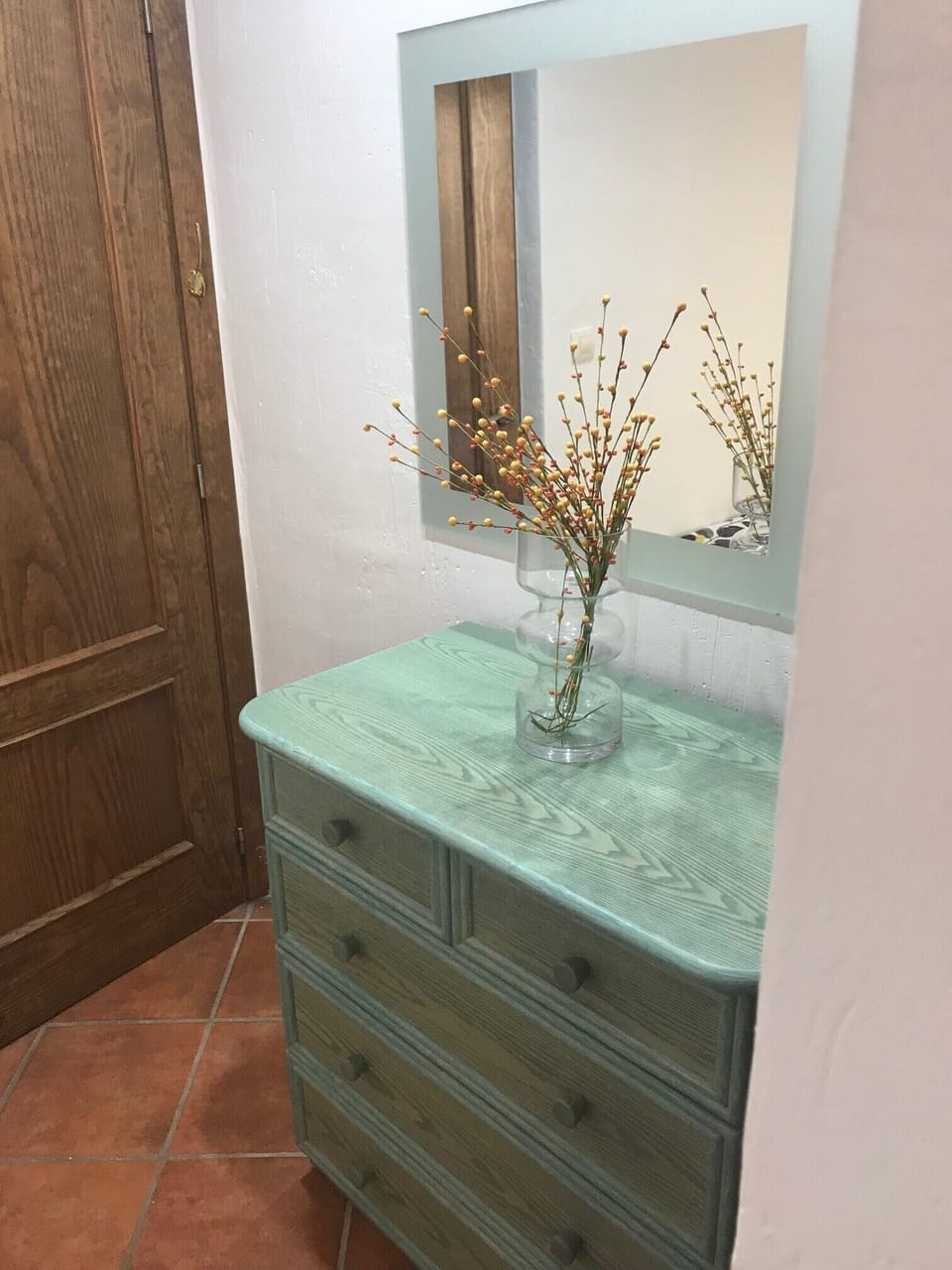 single bedroom drawers and wardrobe