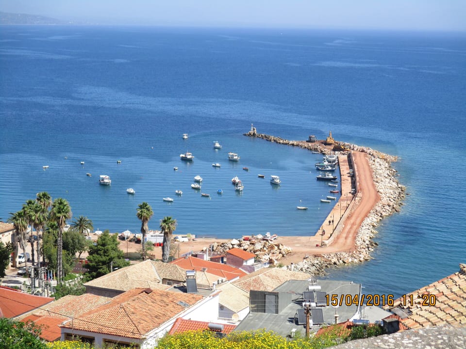 Koroni Harbour a 20-30 minute walk away along the beach or by car 5 minutes