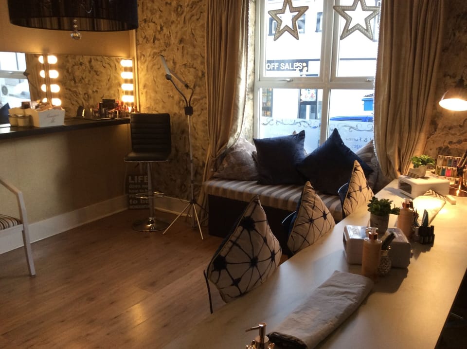 Courtyard Salon Nail  and Make-upBar