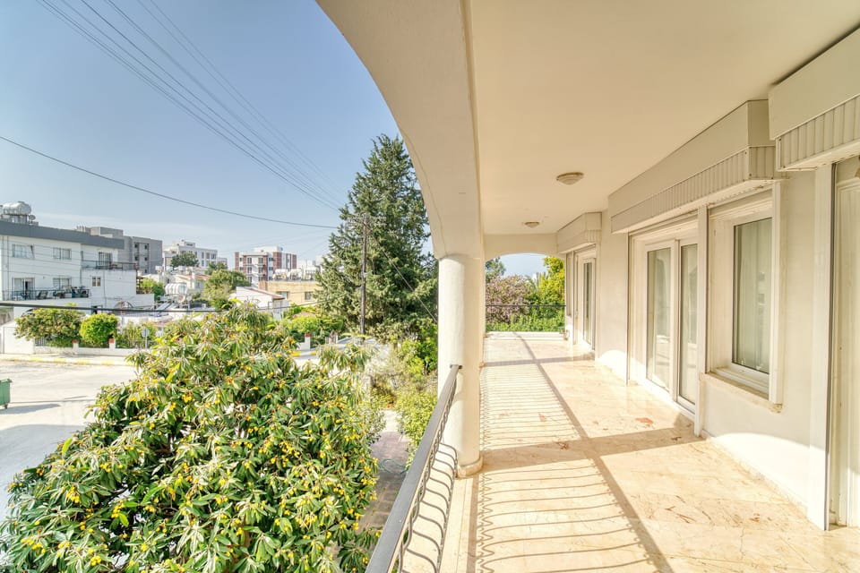 Front view balcony 