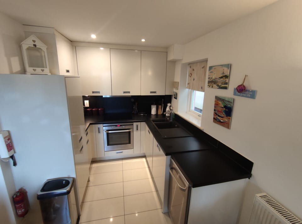 Pebbles Kitchen with Fridge/Freezer, Dishwasher, Microwave, Oven, Hob etc