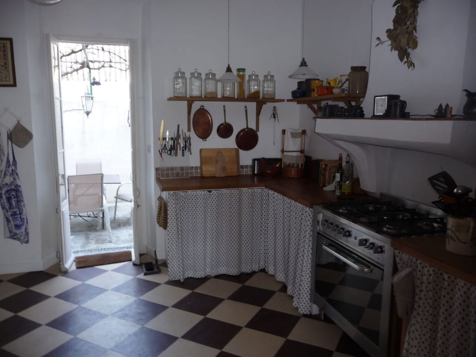 Kitchen well-equipped