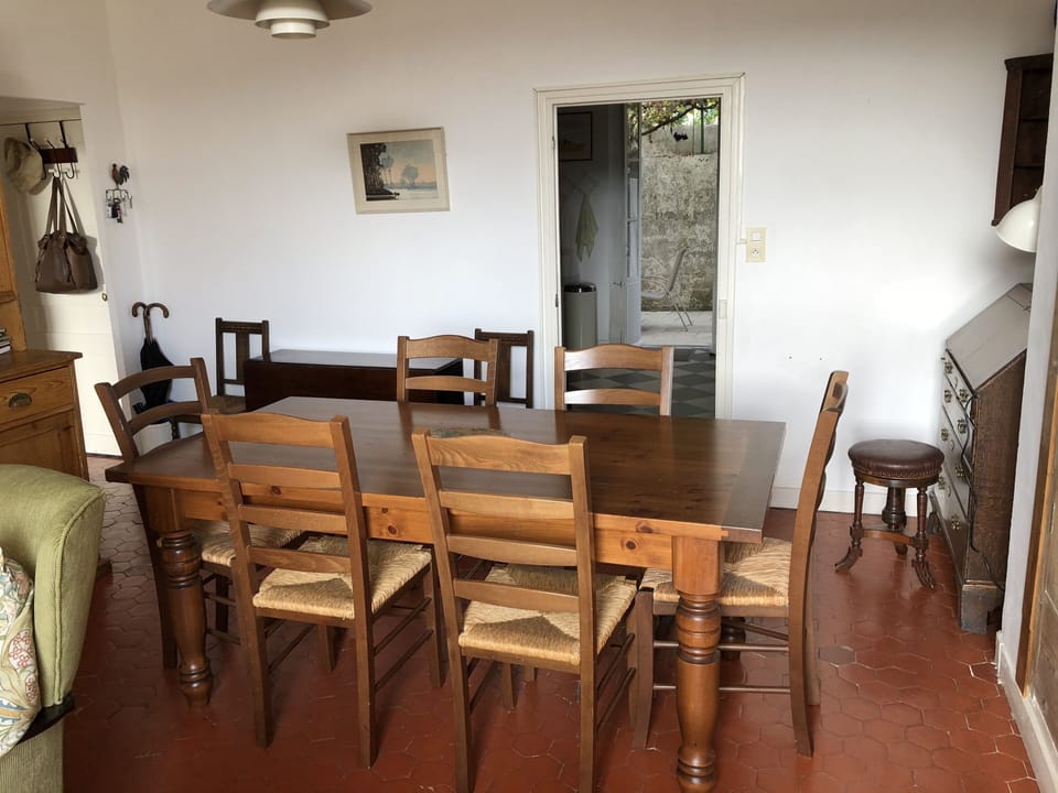 View towards kitchen