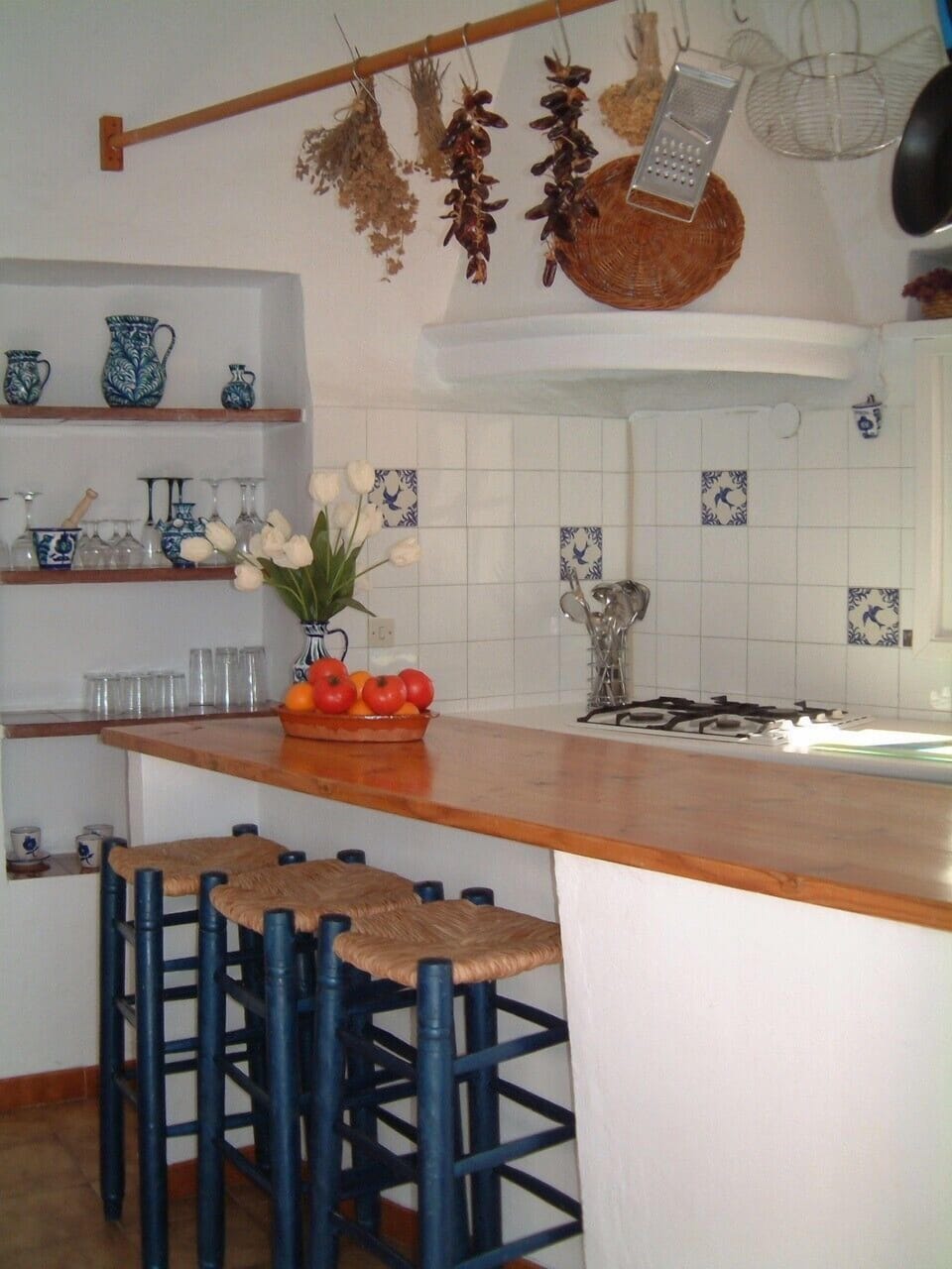 kitchen with breakfast bar