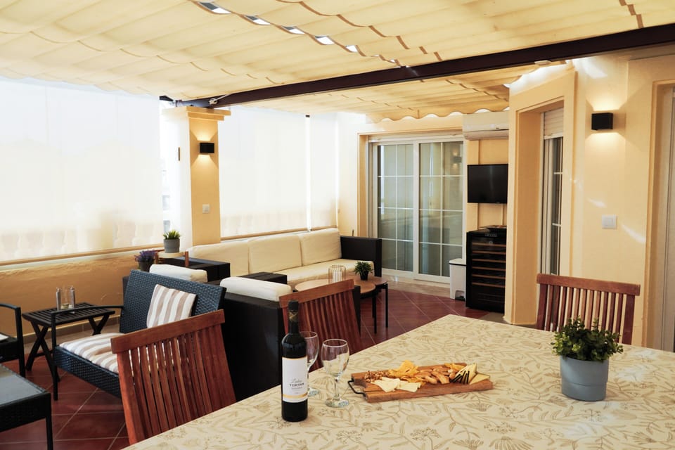 GLAZED TERRACE