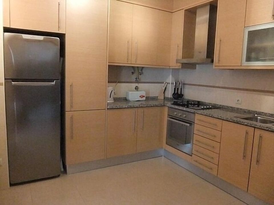 Fully fitted kitchen with fridge freezer, oven, hob, d/washer, washing machine