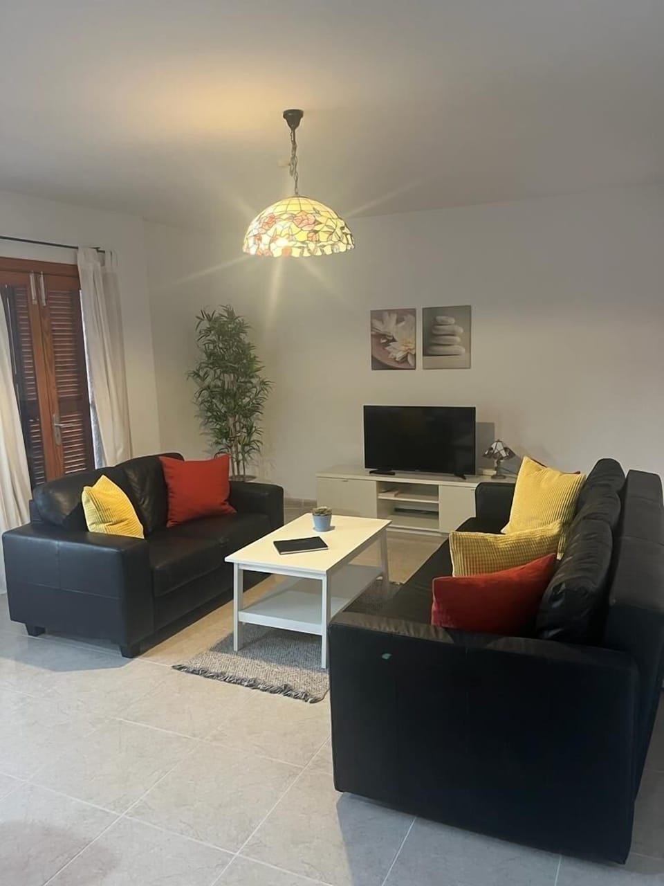 Spacious lounge with Internet enabled TV