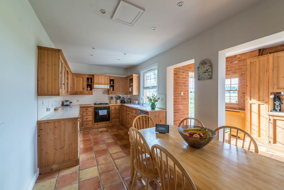 Great kitchen with cooking facilities and all essentials