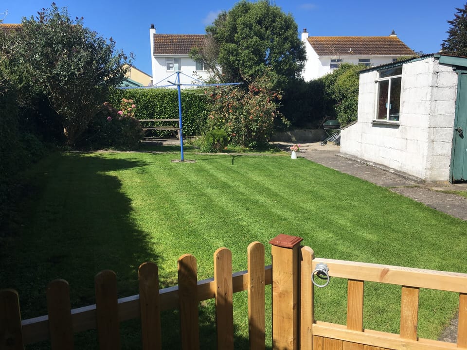 Large rear cottage garden