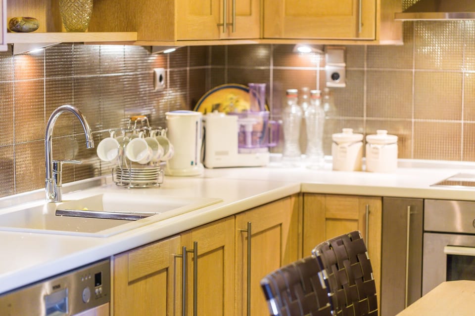 Katrina's Stone House - Fully Equipped Kitchen with Dining Table