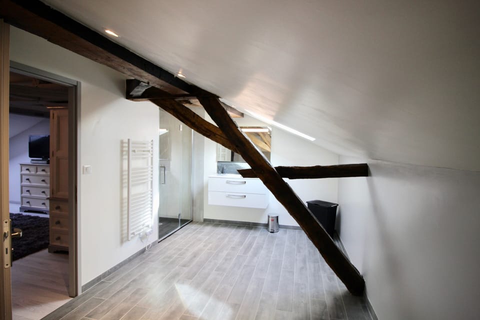 Master Ensuite - large beamed room