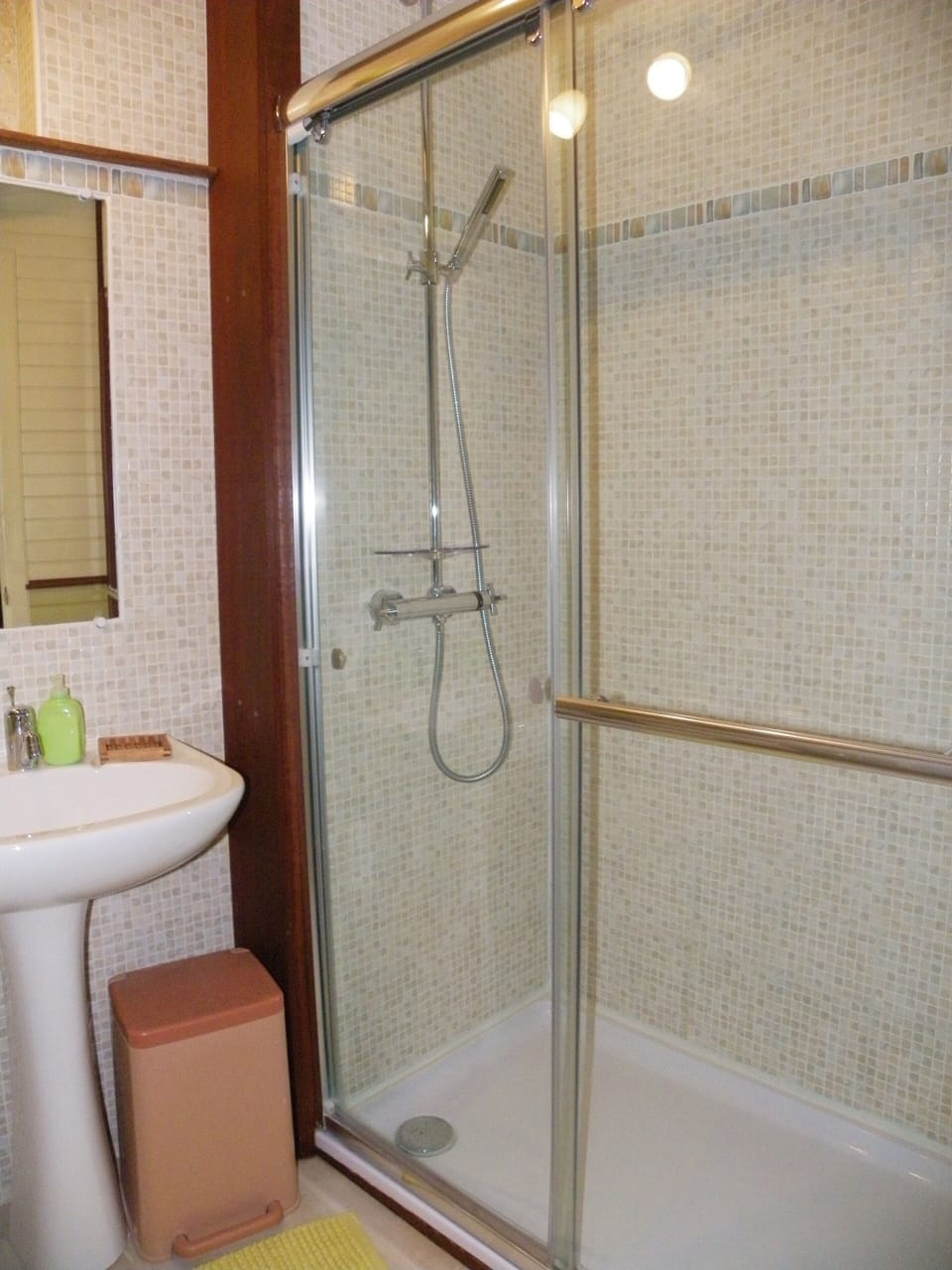 shower room bedroom 2
 + wc
