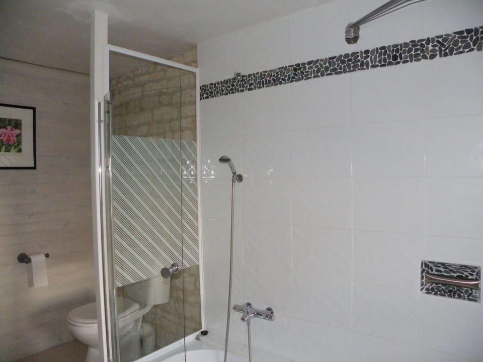 bathroom  of bedroom 1