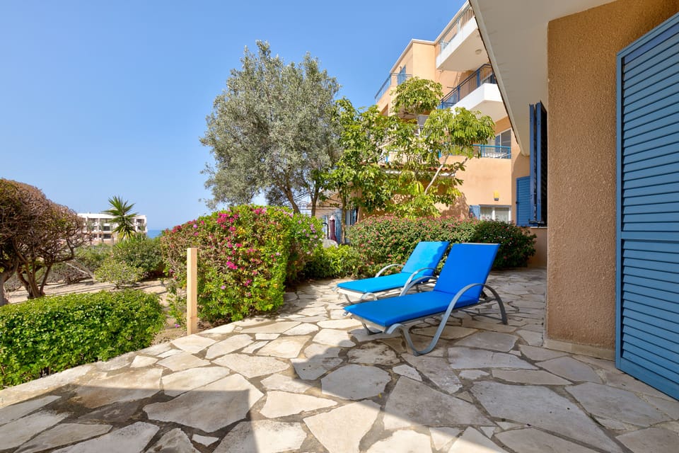 Large front and side patio that has the sun all day