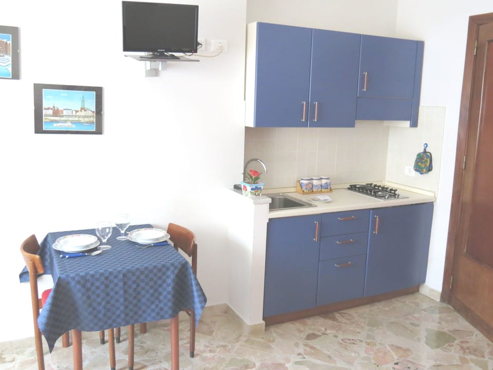 Kitchen corner with table