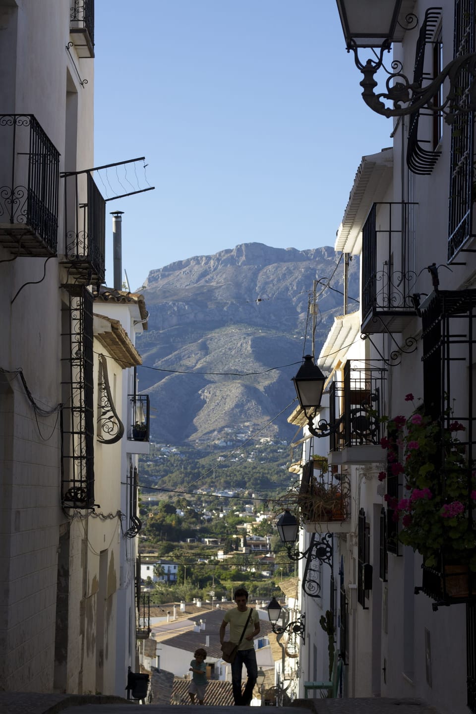 Road from the coast to the Old Town  