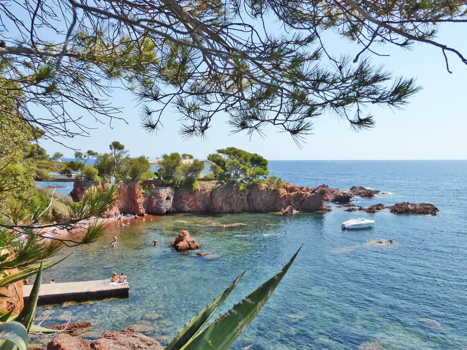 Exceptional view and site 100 m from the sea - Bastidon (Agay / Esterel / Var) House in Saint-Raphael