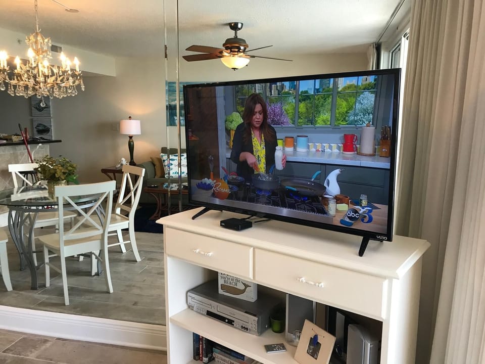 FLAT SCREEN TV
