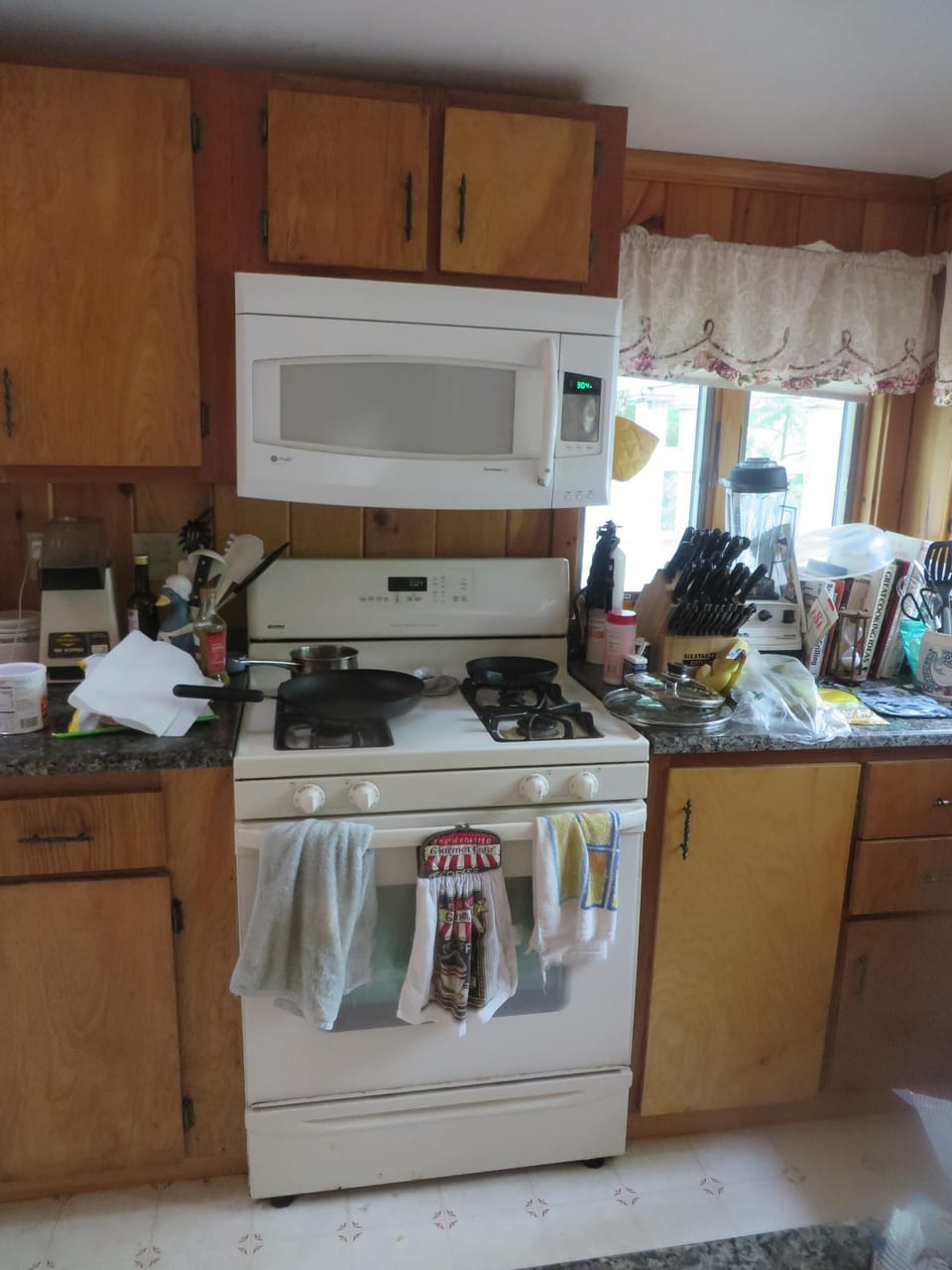 Kitchen gas stove with microwave