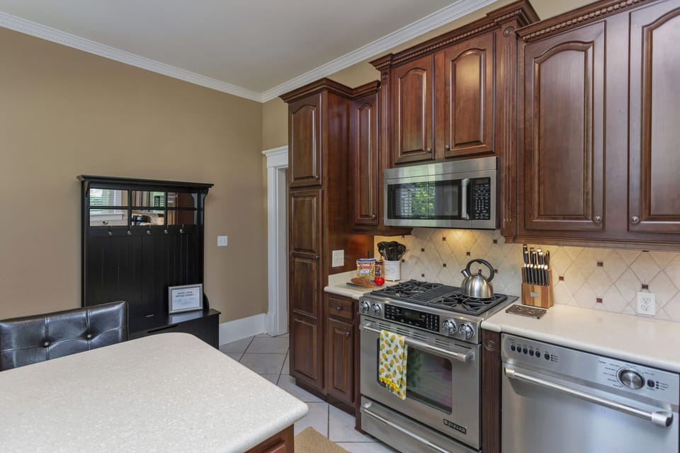 Amazing space for preparing simple or full meals while at the home. 