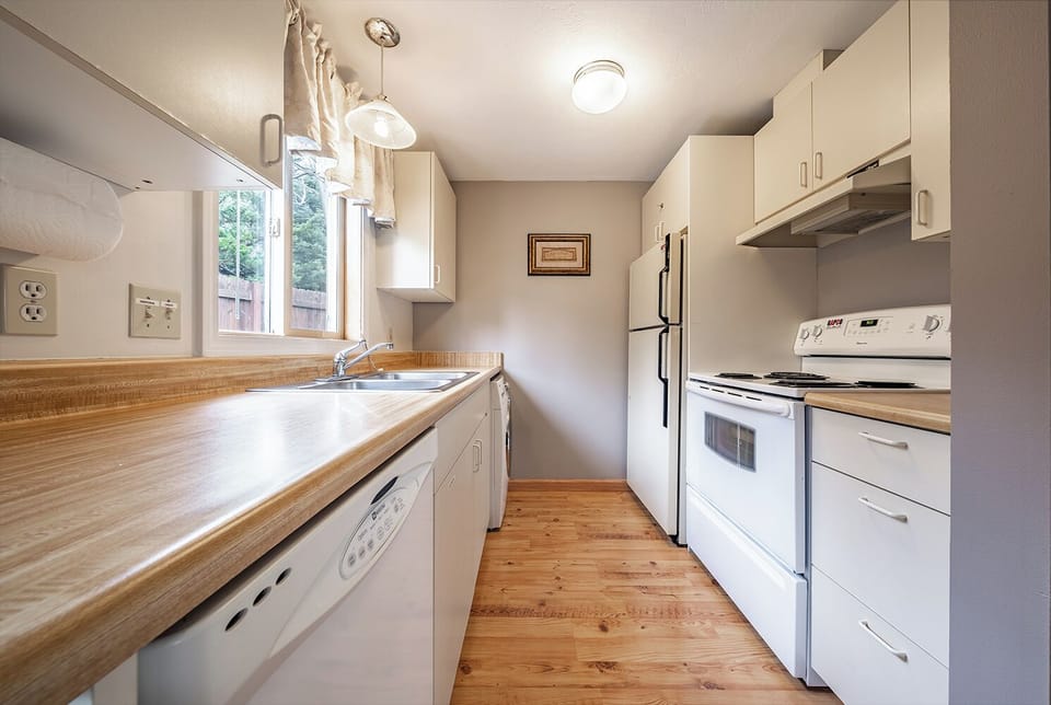 Abigail's Two Bedroom Self Catering Vacation Cottage - kitchen