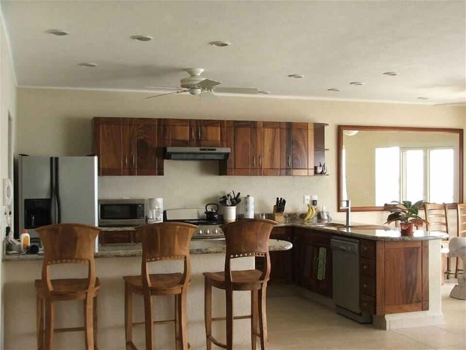 Kitchen/dining area with fab ocean views