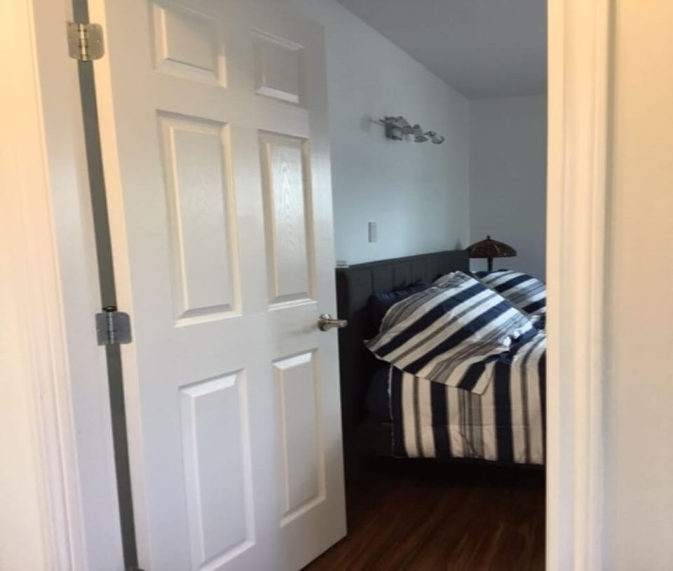 Bedroom 1 entry