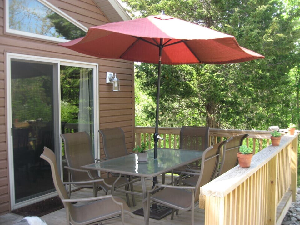 Deck seating for 6 with umbrella