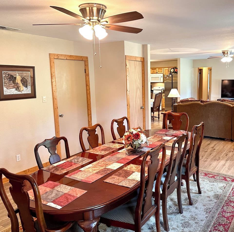 Dining Room - seating for 8